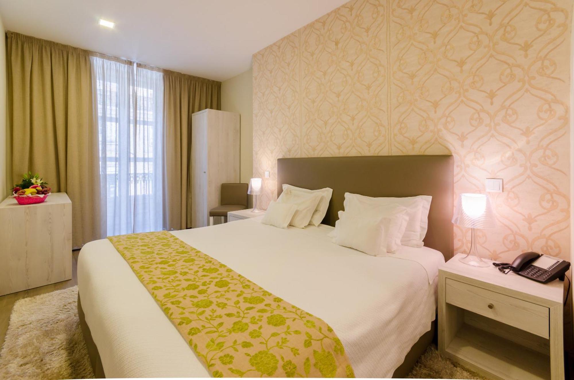 Superior Double Room with Chiado View